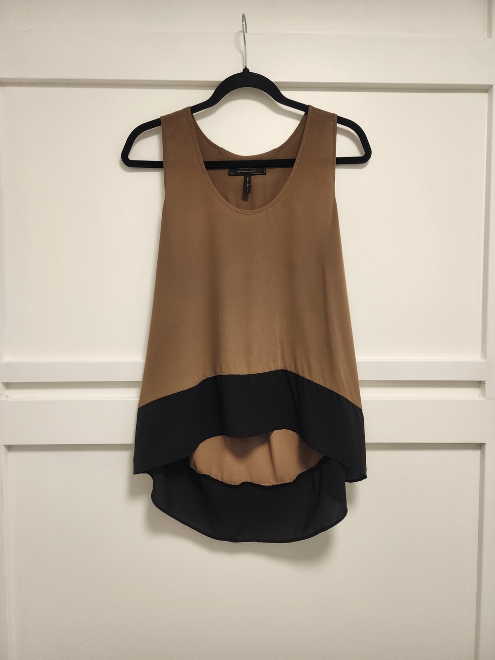 Sleeveless Two-Tone Tank Top - Tan and Black
